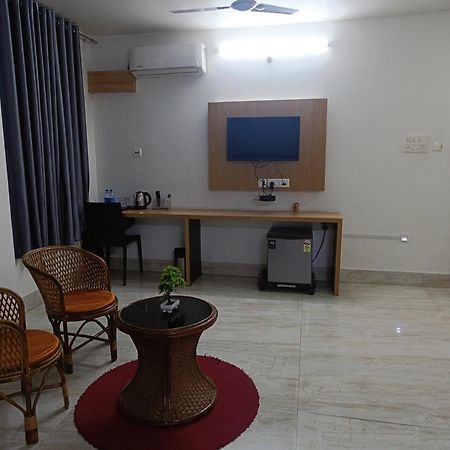 Hotel Mirana Γουβαχάτι Εξωτερικό φωτογραφία