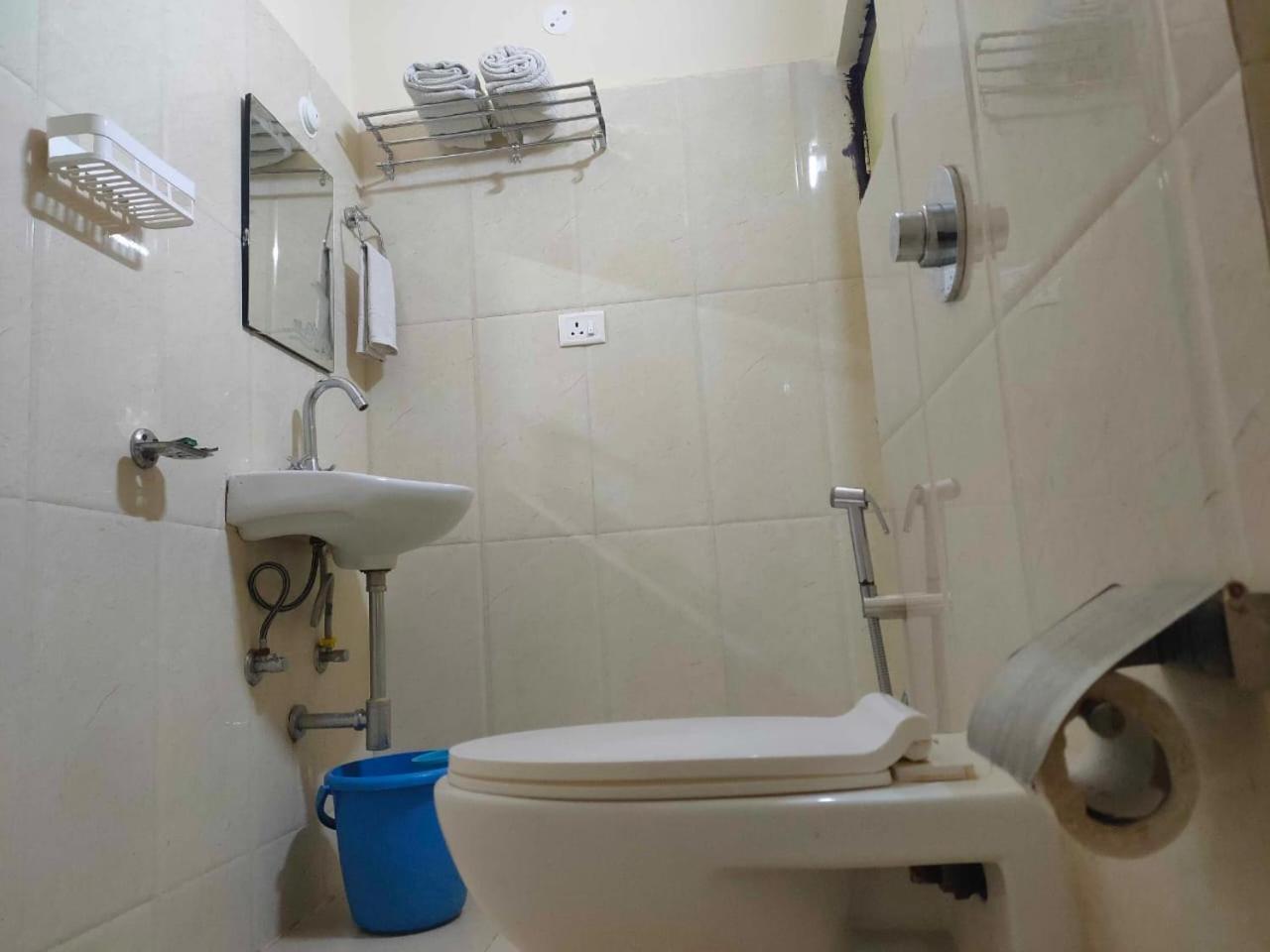 Hotel Mirana Γουβαχάτι Εξωτερικό φωτογραφία
