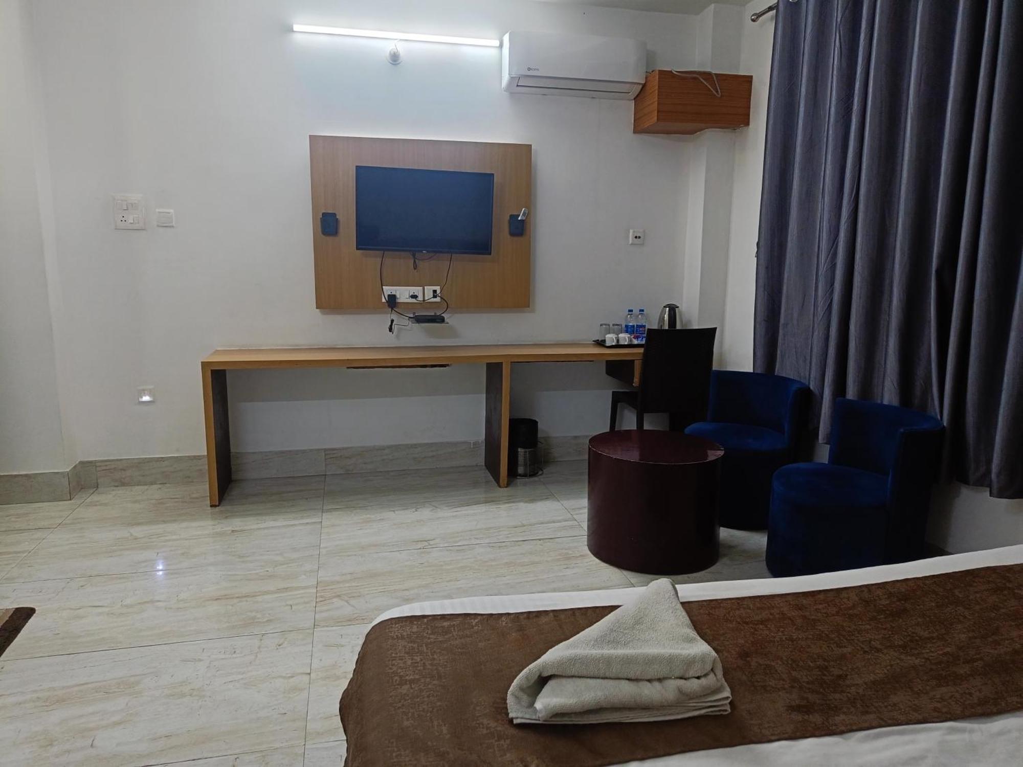 Hotel Mirana Γουβαχάτι Εξωτερικό φωτογραφία