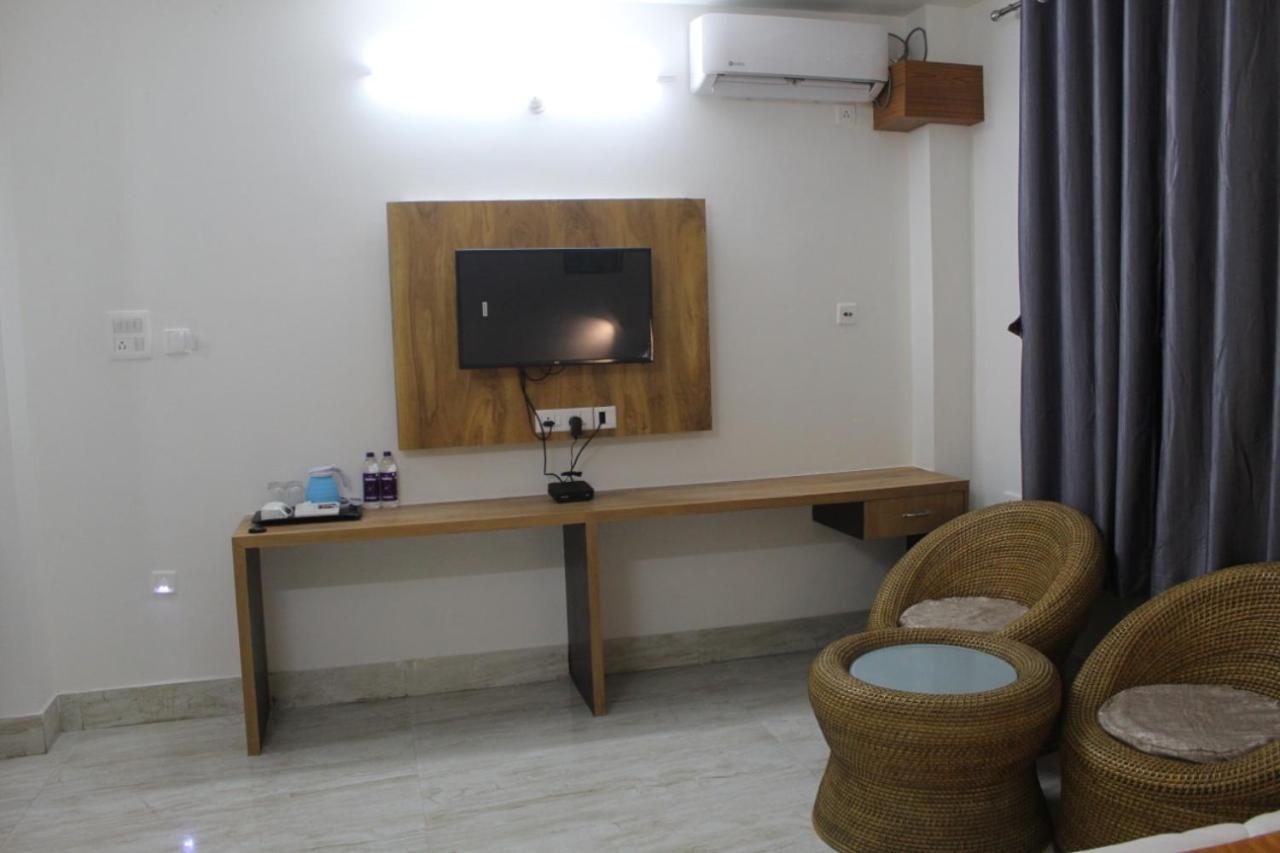 Hotel Mirana Γουβαχάτι Εξωτερικό φωτογραφία
