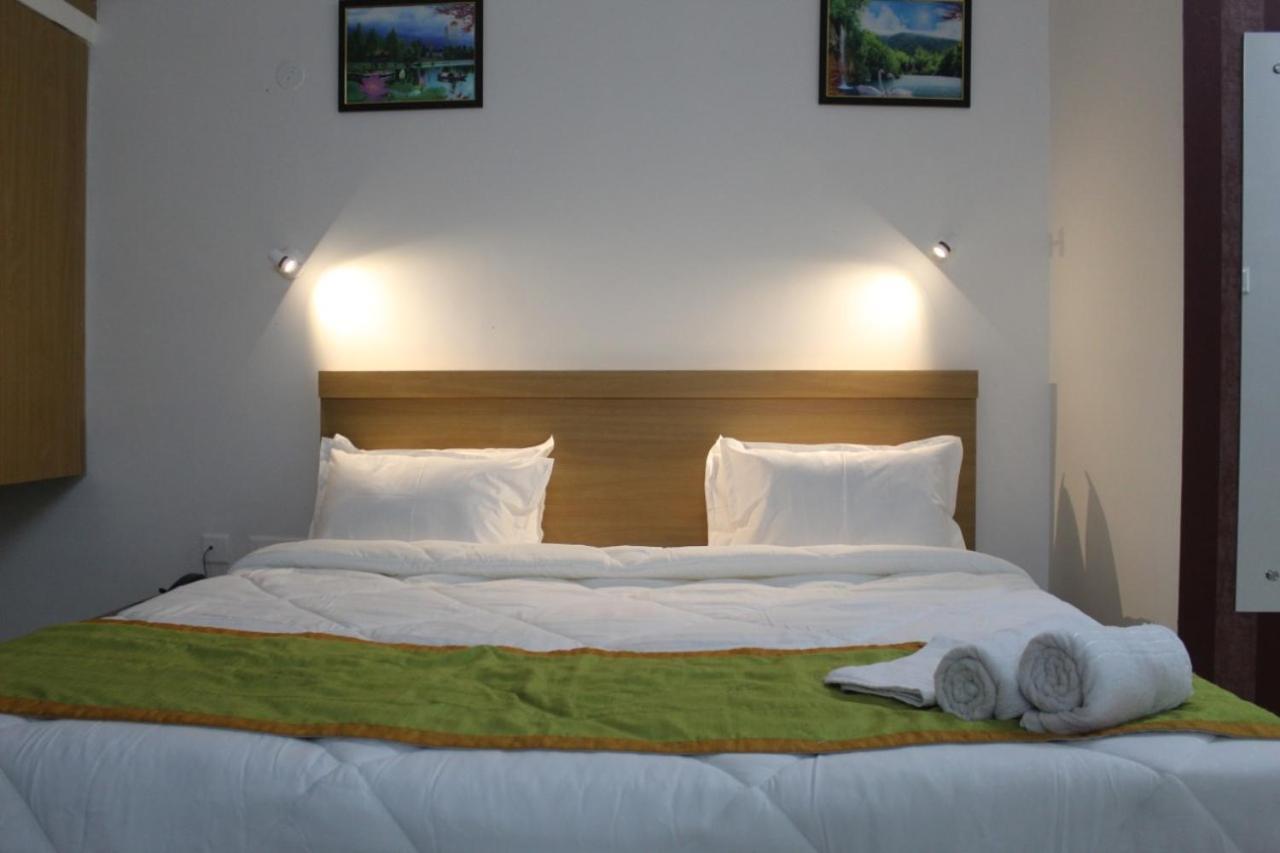 Hotel Mirana Γουβαχάτι Εξωτερικό φωτογραφία
